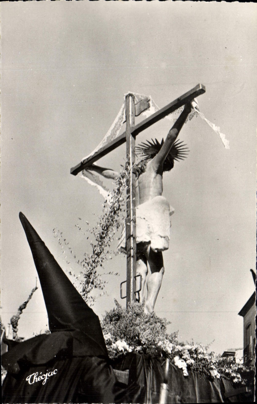 CPM Perpignan Semaine Sainte en Roussillon La procession de la Sanch Jesus meurt sur la Croix 