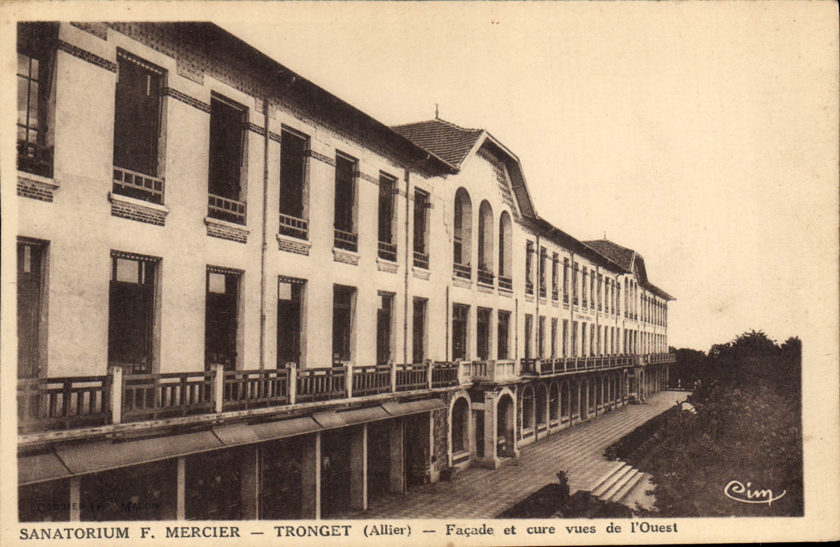 CPA Sanatorium F Mercier Tronget Facade et cure vues de l'Ouest 