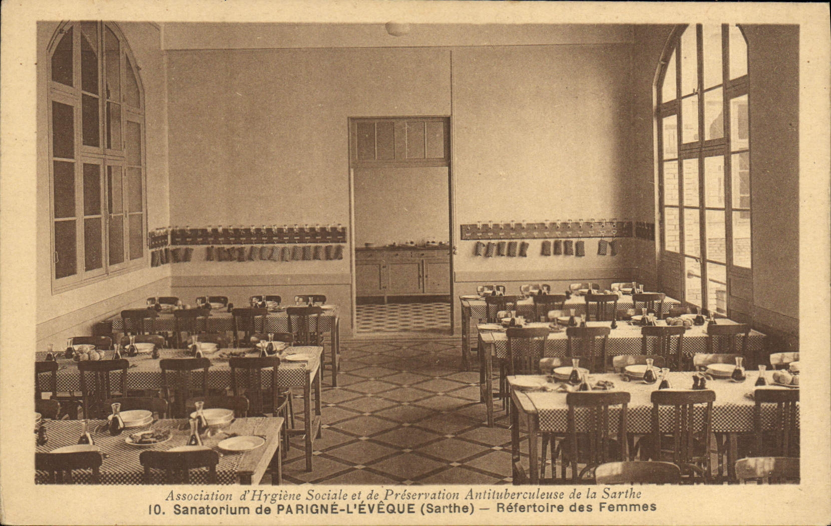 Sanatorio de la POSTAL de la VENDIMIA de Parigne el obispo Refectory de las mujeres