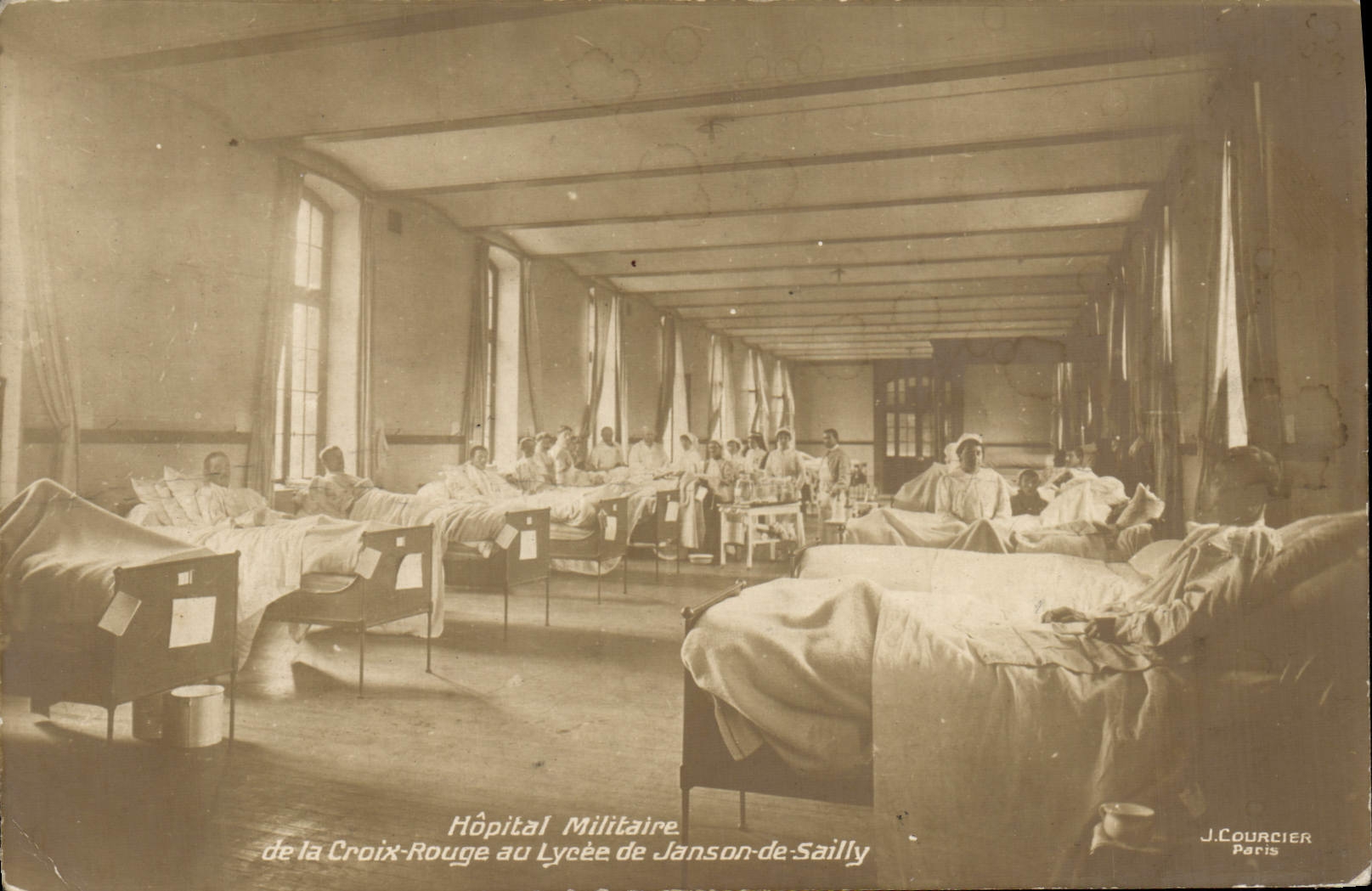 VINTAGE POSTCARD Military hospital of the Red Cross to the college Janson de Sailly