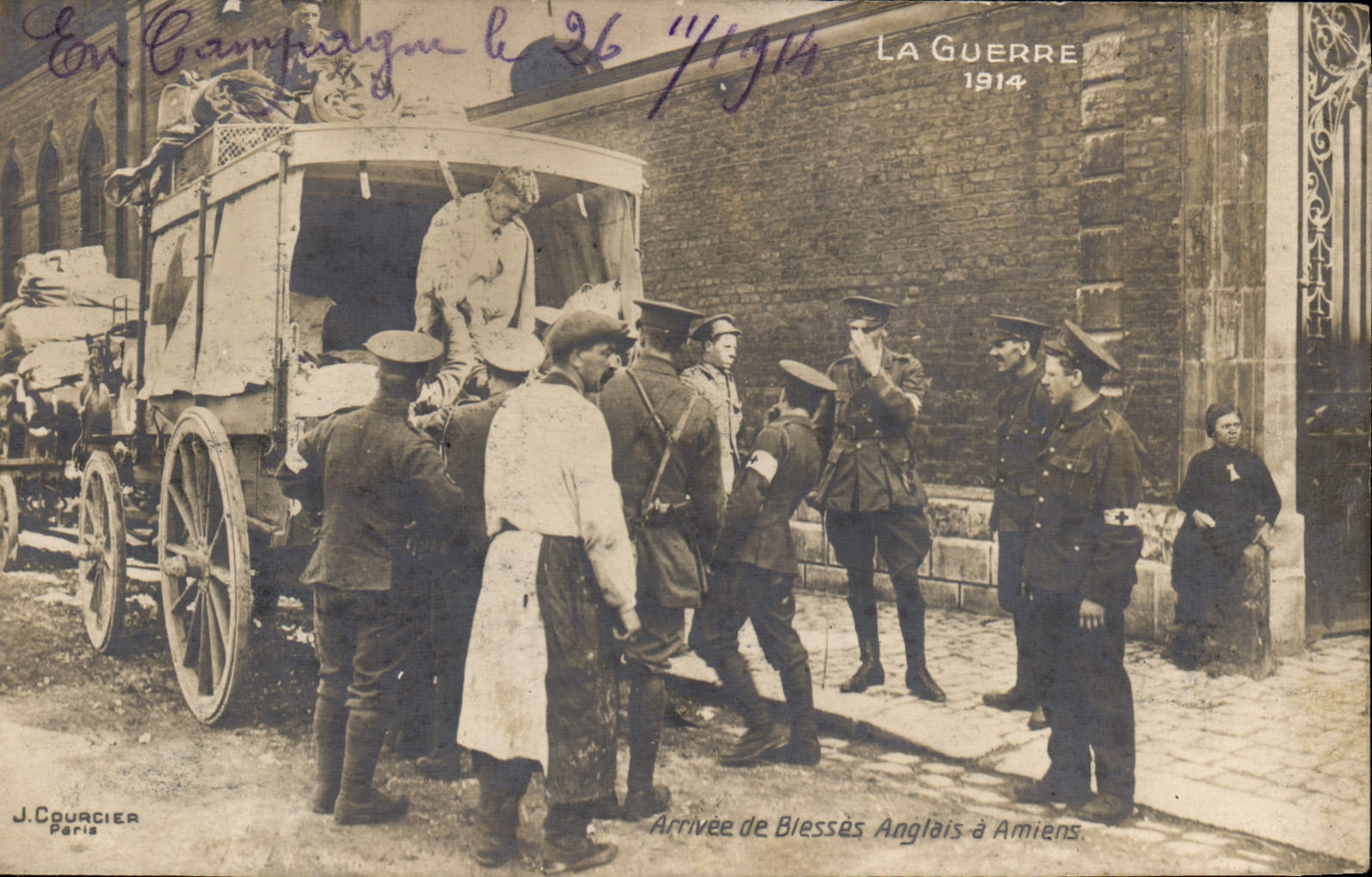 VINTAGE POSTCARD Arrivee of wound English has Amiens Militaria Red Cross