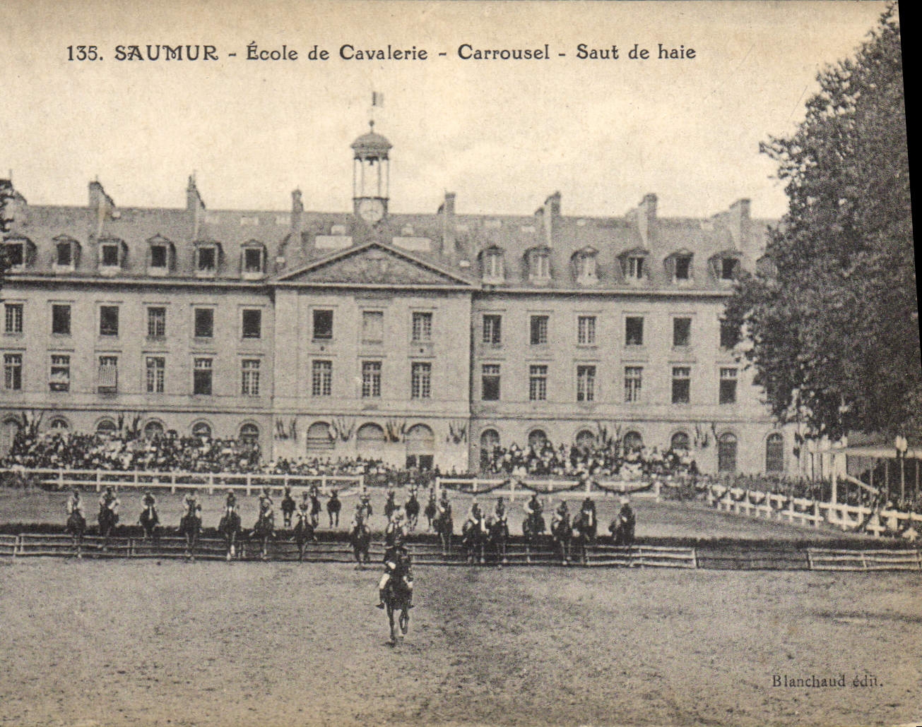Escuela de Hippisme Saumur de la equitación del caballo de la POSTAL de la VENDIMIA de vallar del carrusel de la caballería