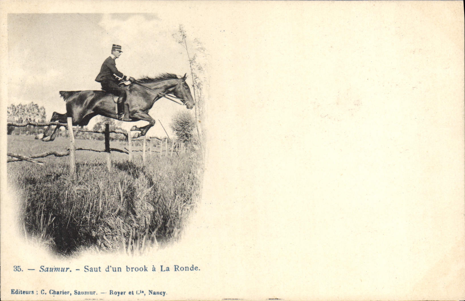 CPA Cheval Equitation Hippisme Saumur Saut d'un brook a la ronde