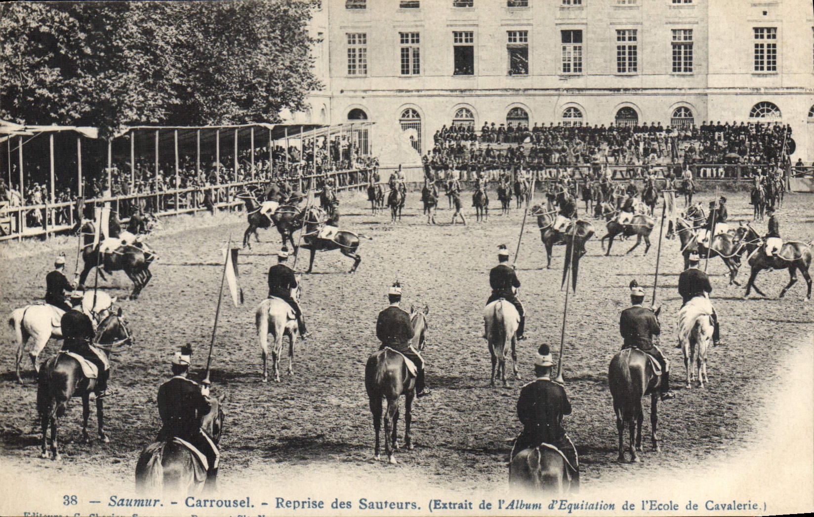 CPA Cheval Equitation Hippisme Saumur Carrousel Reprise des sauteurs
