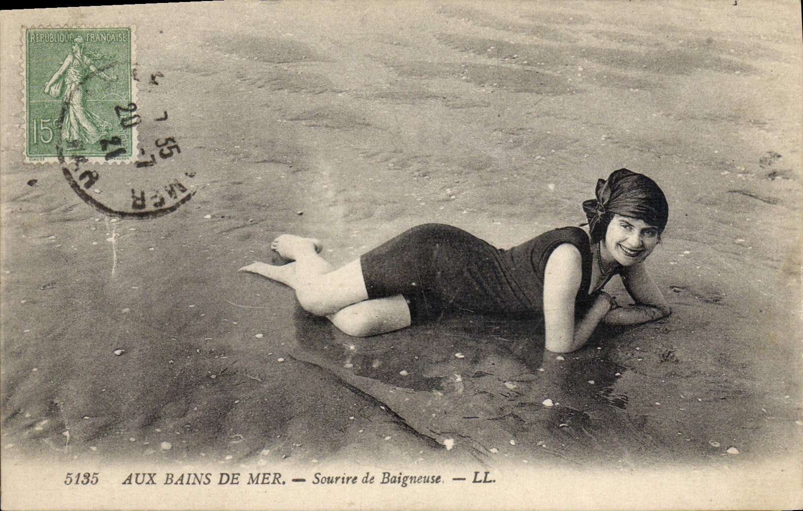 CPA Maillots de bains Femme Sourire de baigneuse