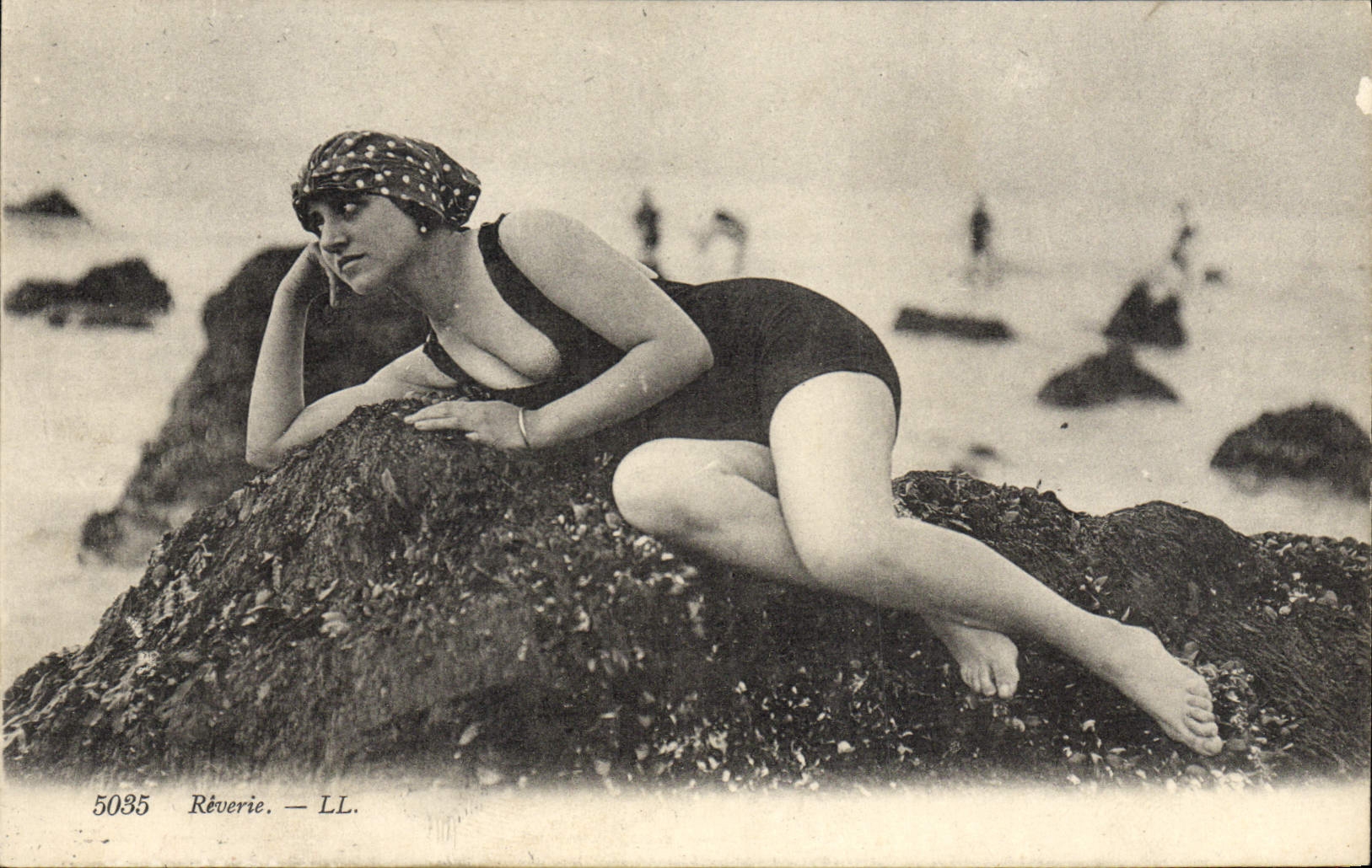 CPA Maillots de bains Femme Reverie 