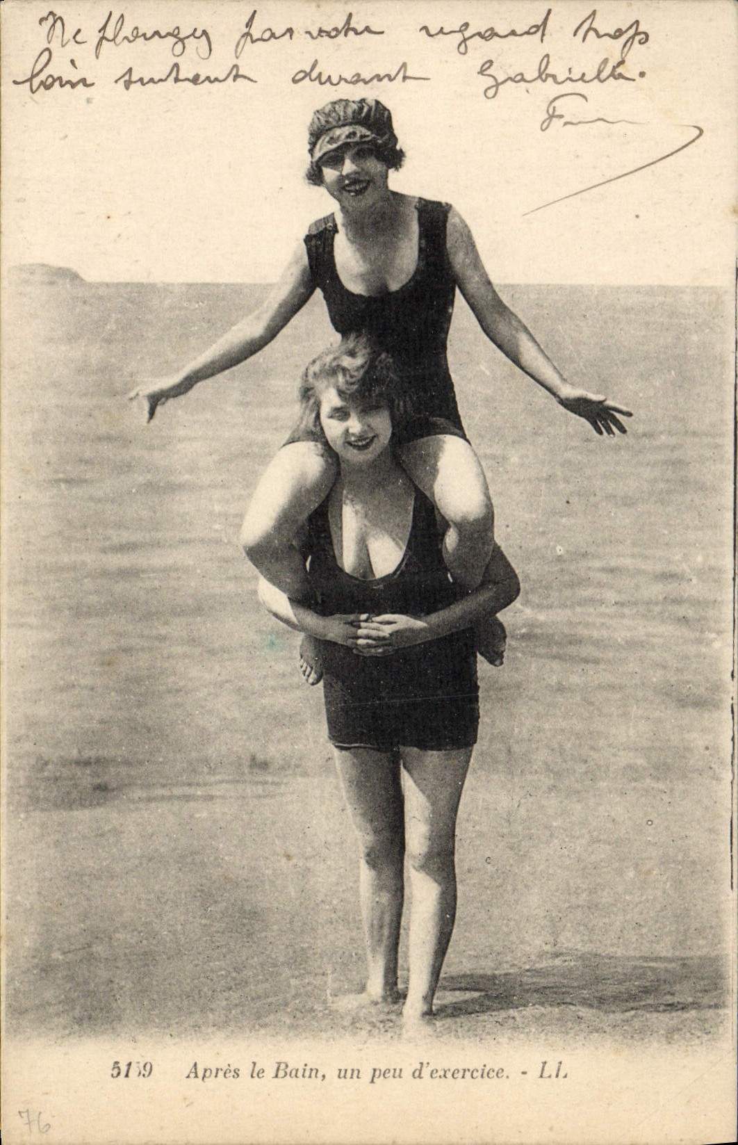 CPA Maillots de bains Femmes Apres le bain un peu d'exercice 