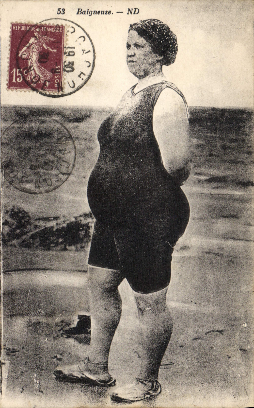 CPA Maillots de bains Femme Baigneuse 