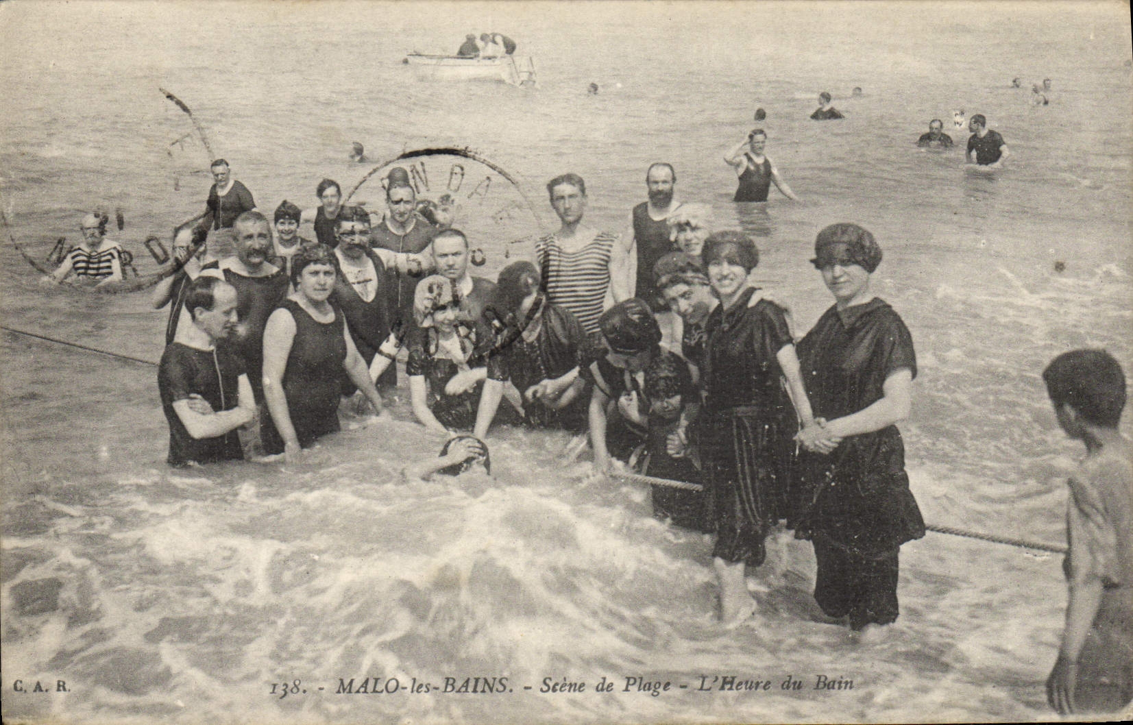 CPA Maillots de bains Femmes Malo les Bains Scene de plage L'heure du bain 