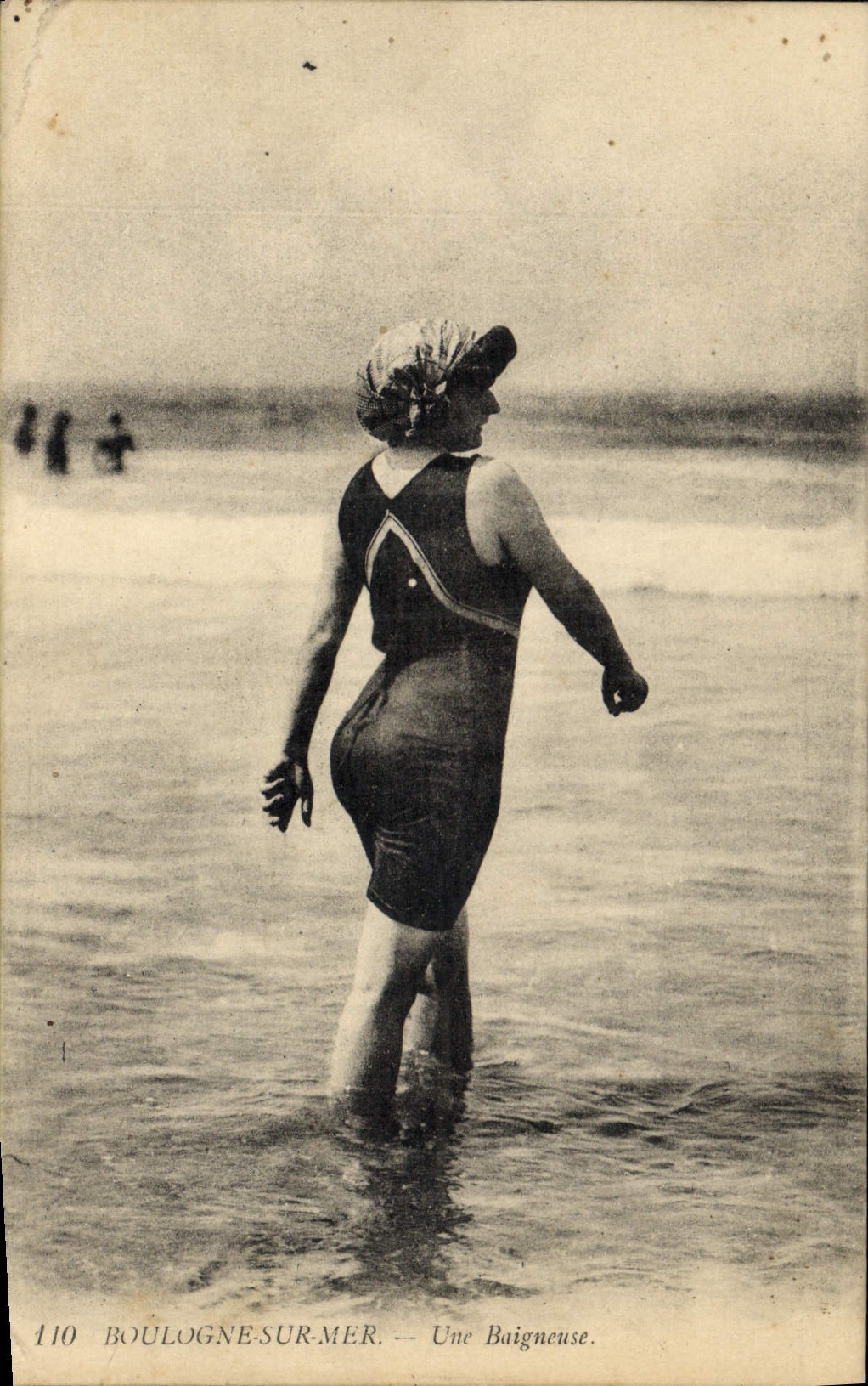 CPA Maillots de bains Femme Boulogne sur mer Une baigneuse 