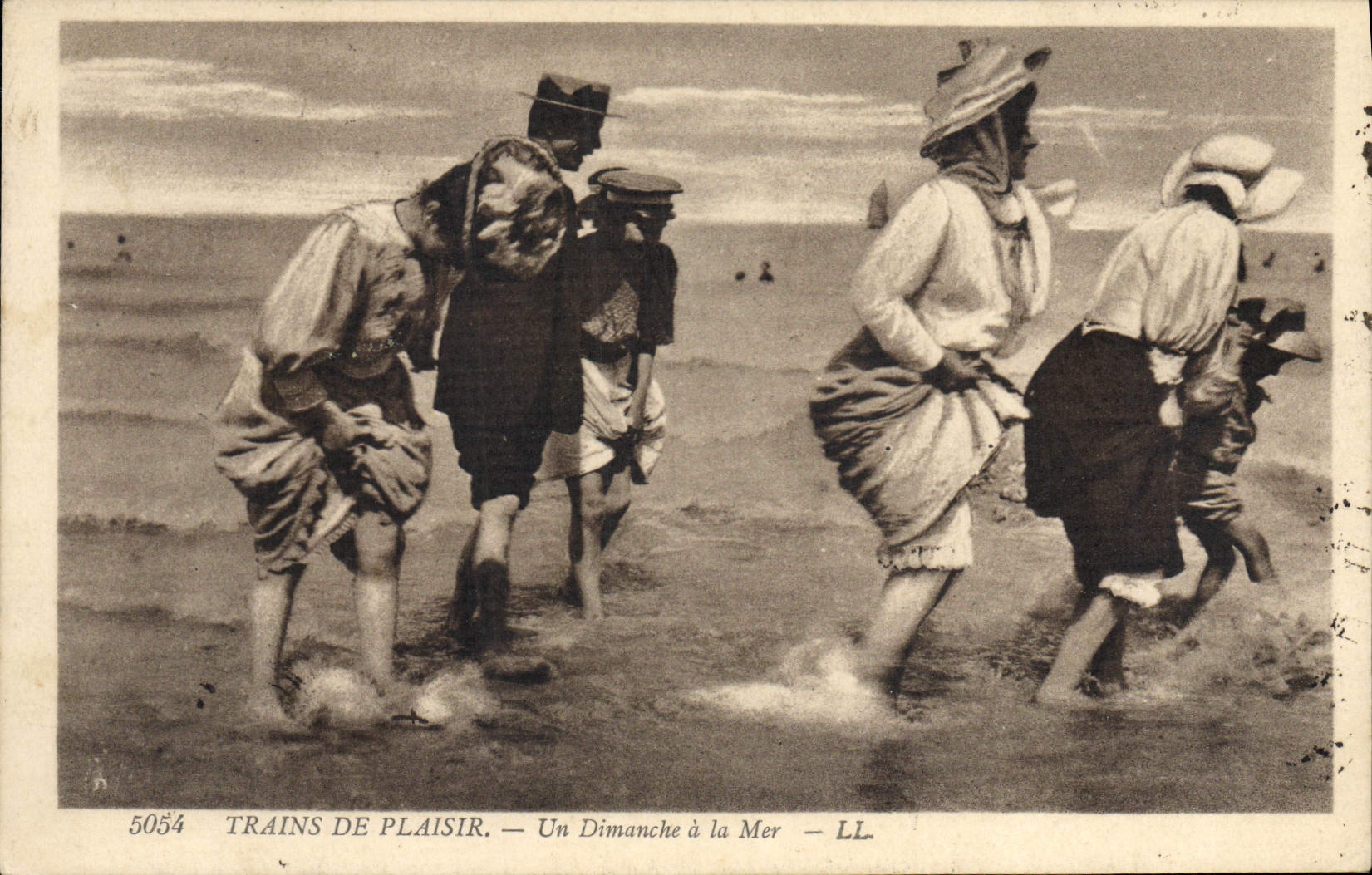 CPA Maillots de bains Femme Trains de plaisir Un dimanche a la mer