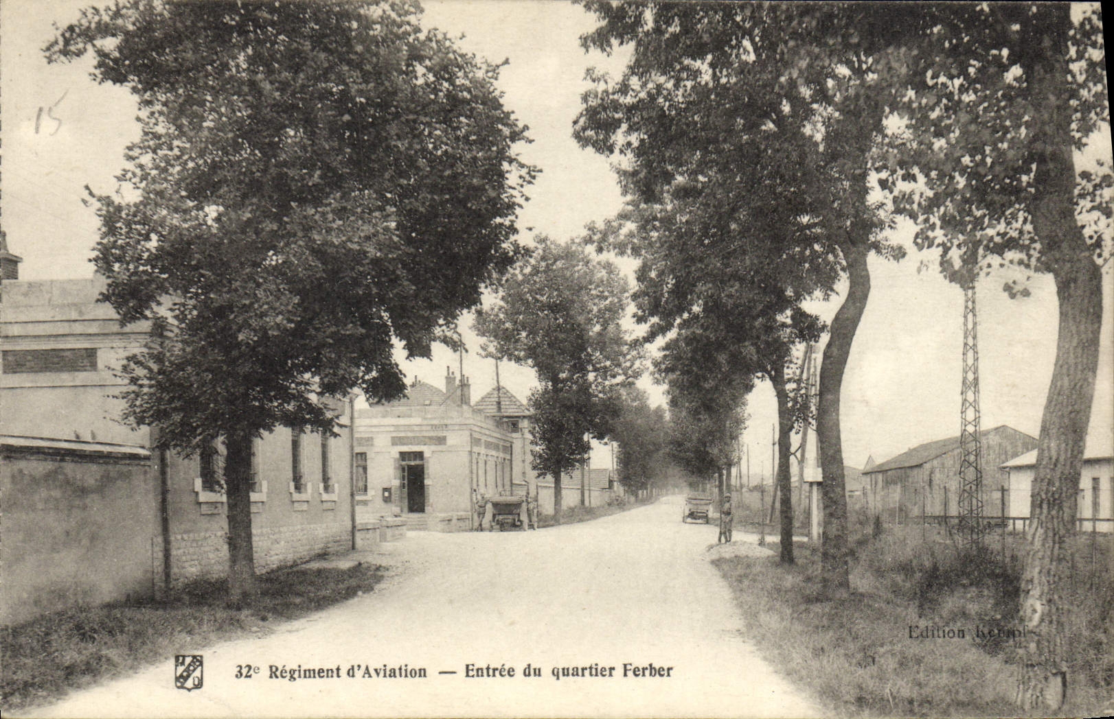 CPA Militaria 32eme regiment d'aviation Entree du quartier Ferber