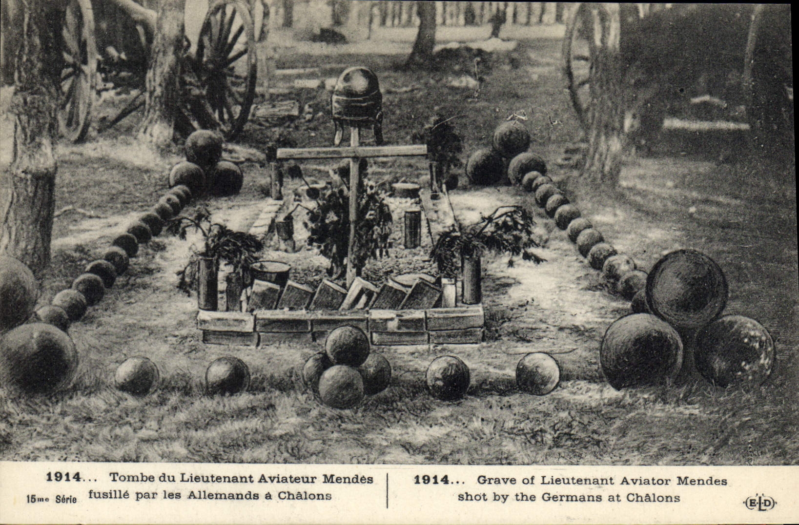 CPA Militaria Tombe du lieutenant aviateur Mendes fusille par les allemands a Chalons 