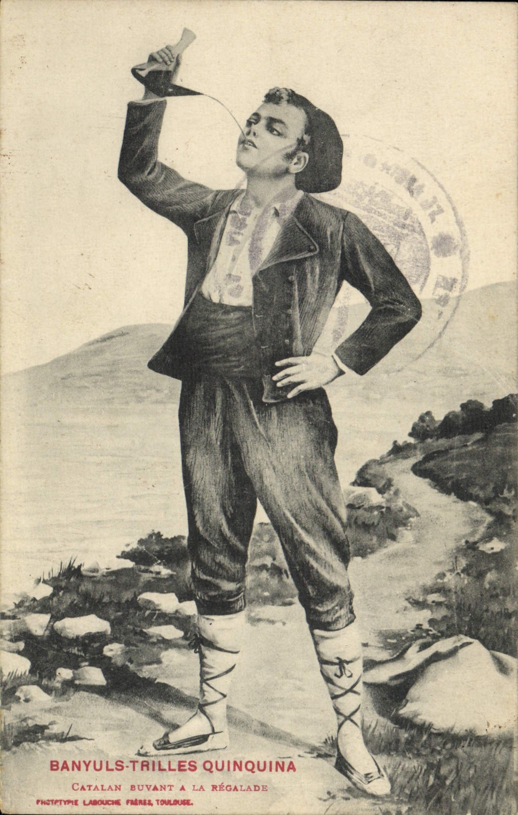 CPA Folklore Pyrenees Banyuls Trilles Quinquina Catalan buvant a la regalade