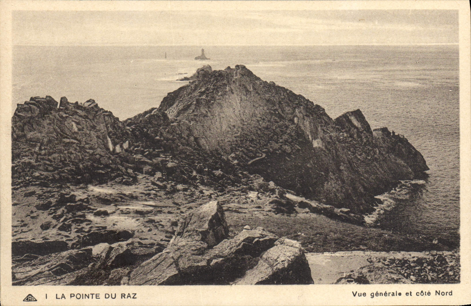 CPA Pointe Du Raz La Baie Vue generale et cote Nord