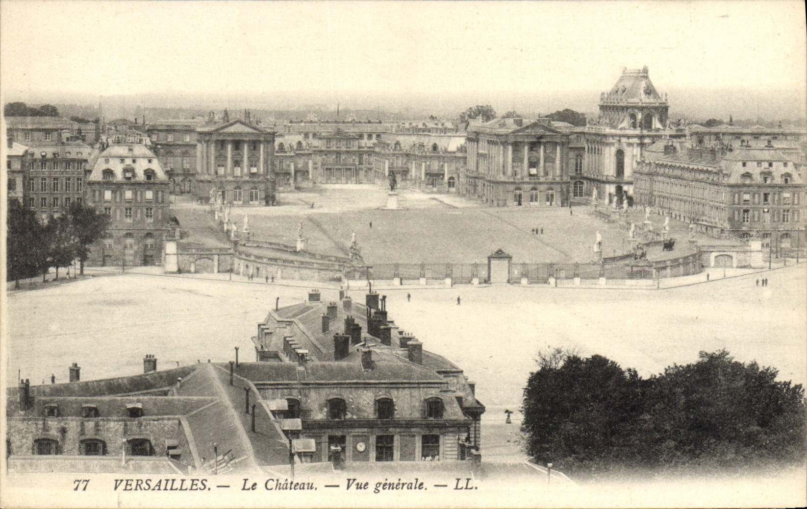 CPA Versailles Le Chateau Vue Generale