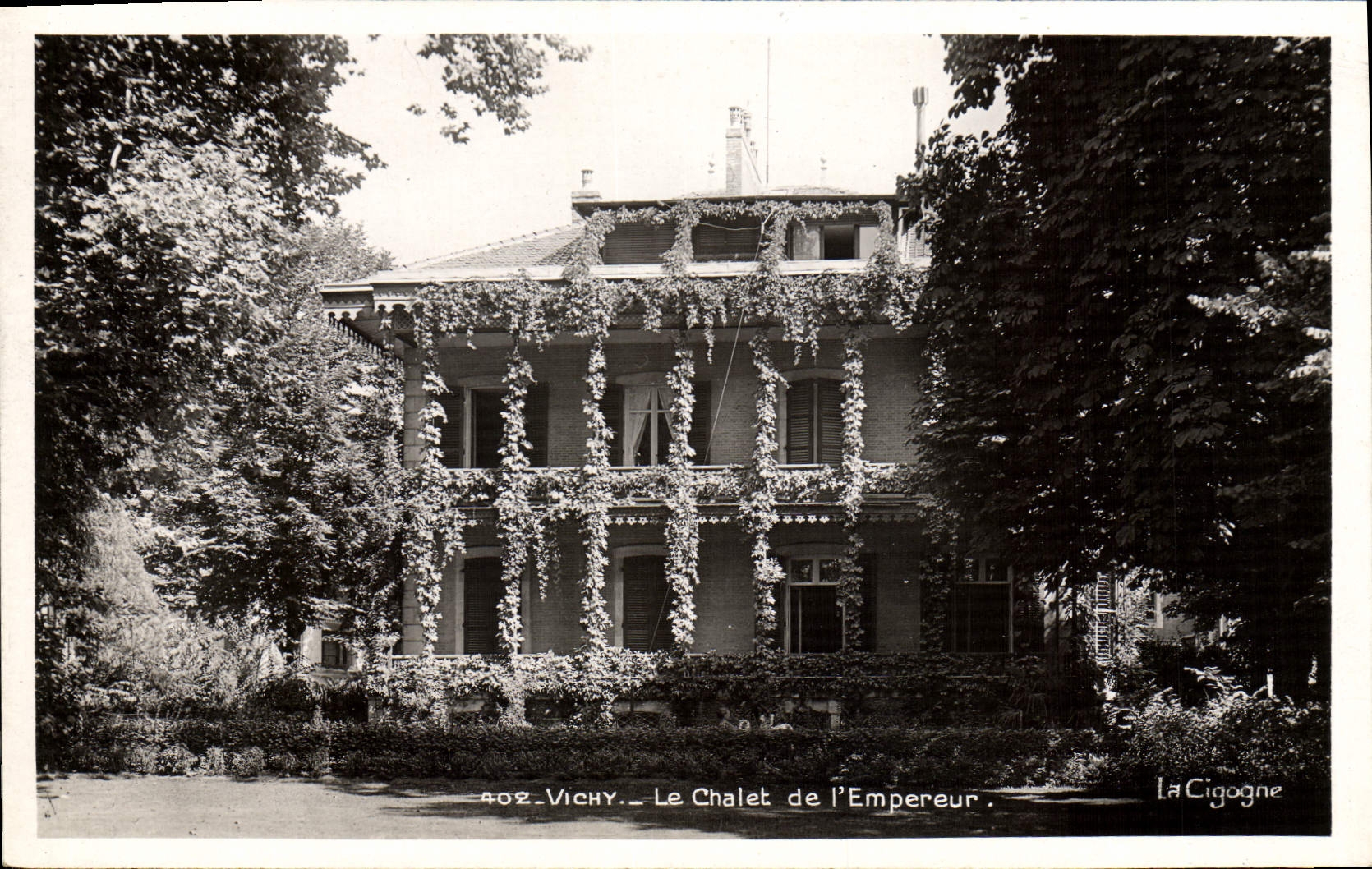 VINTAGE POSTCARD Vichy the Country cottage De I' Empereur