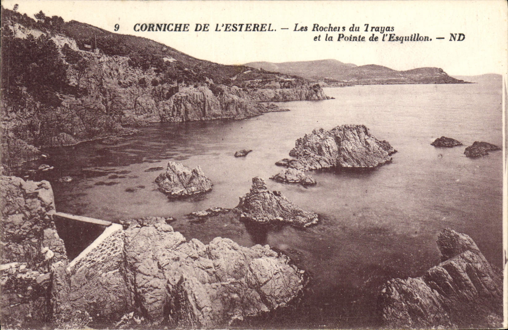 Cornisa de la POSTAL de la VENDIMIA de las rocas de Esterel de Trayas y del punto de Esquillon