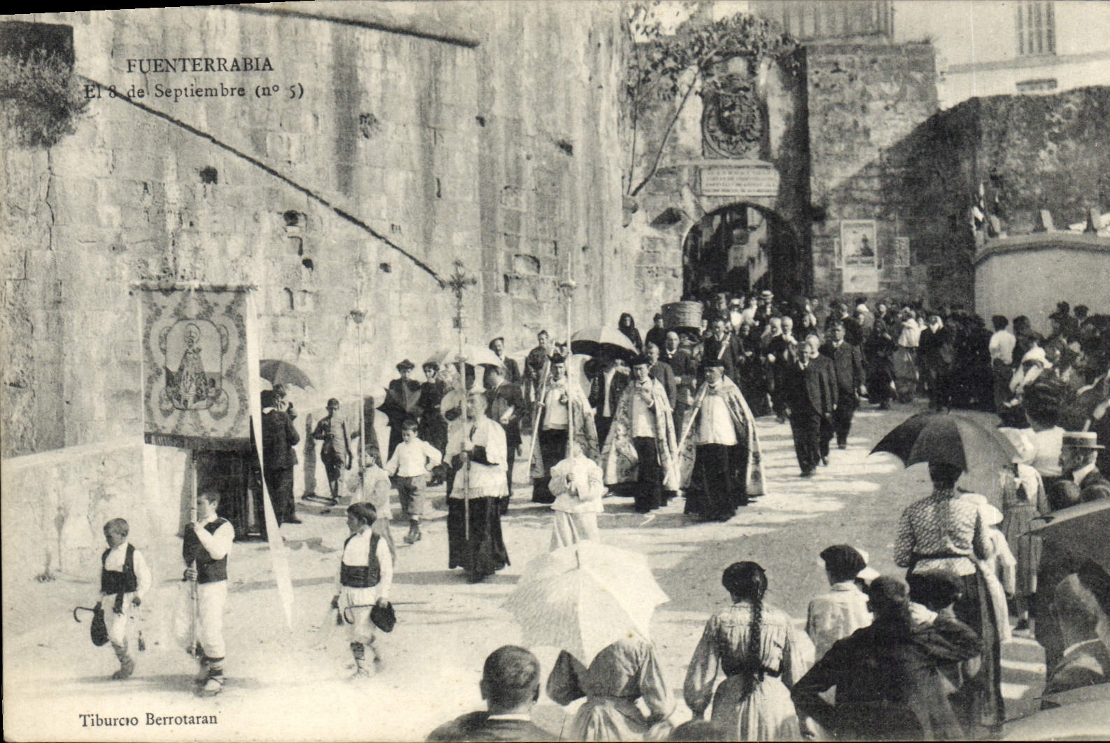 VINTAGE POSTCARD Fuenterrabia El 8 of septiembre