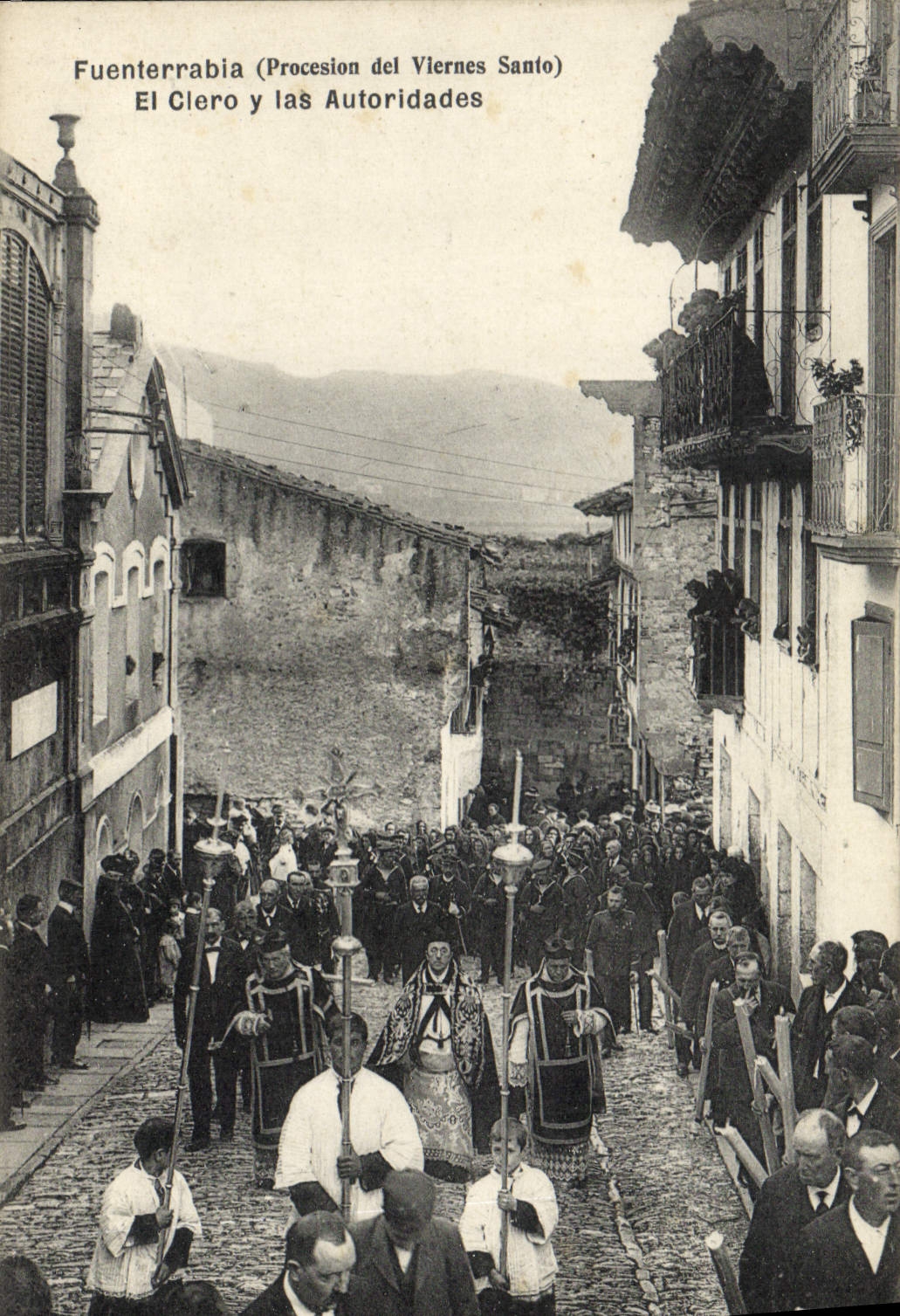 VINTAGE POSTCARD Fuenterrabia Procession del Viernes Santo El Clero there tired Autoridades