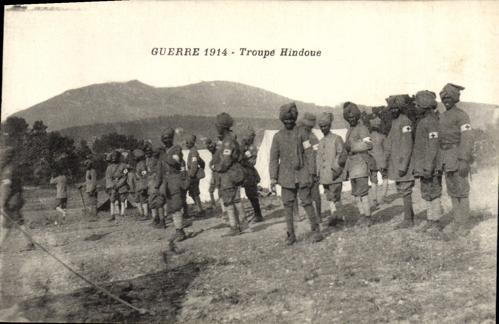 CPA Guerre 1914 Troupe Hindoue Croix Rouge Militaria