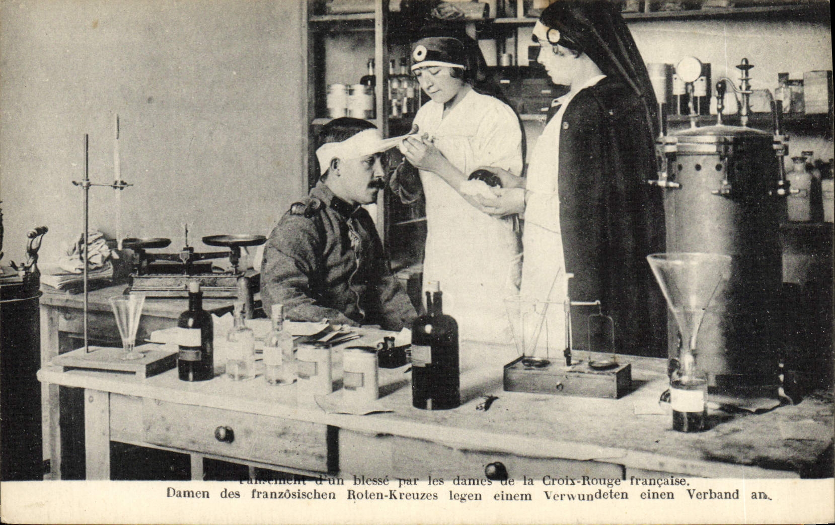 VINTAGE POSTCARD Ladies of the French Red Cross Militaria