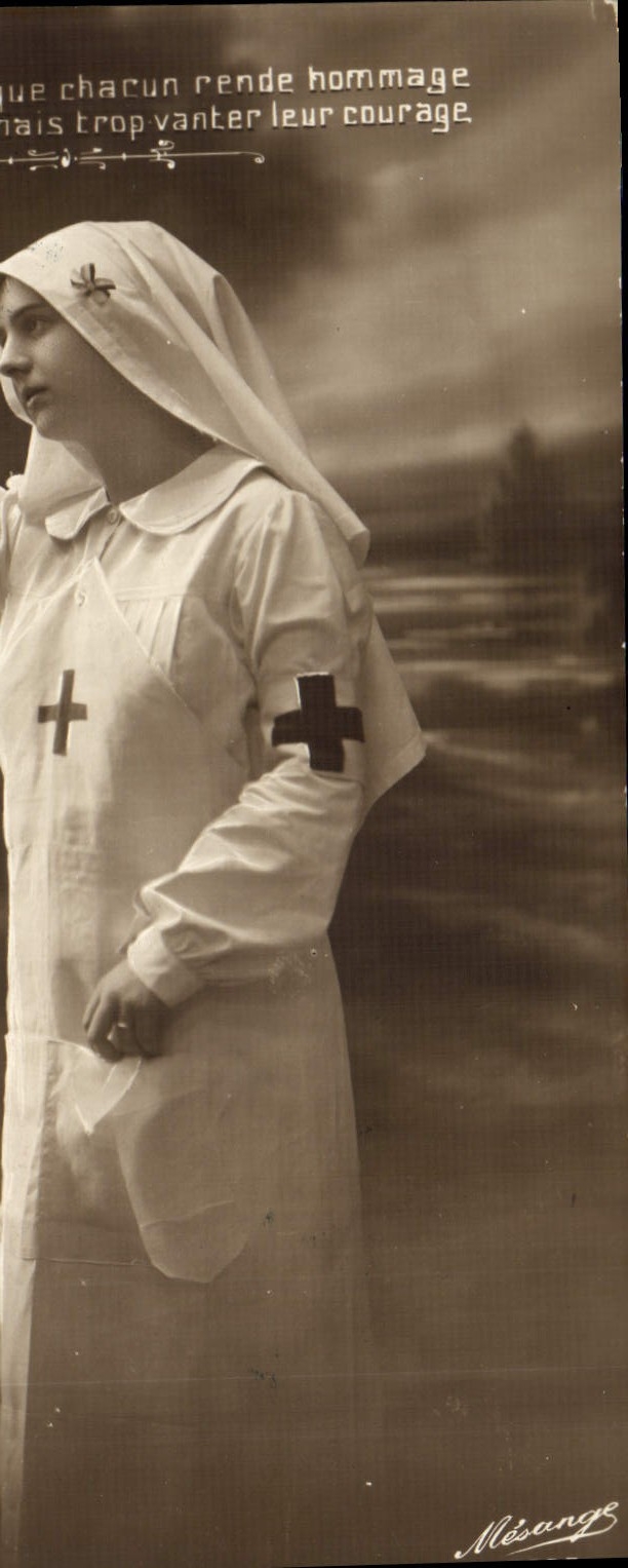 CPA Infirmiere Croix Rouge