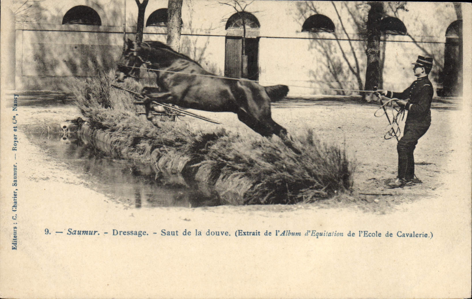 CPA Cheval Hippisme Saumur Dressage Saut de la douve