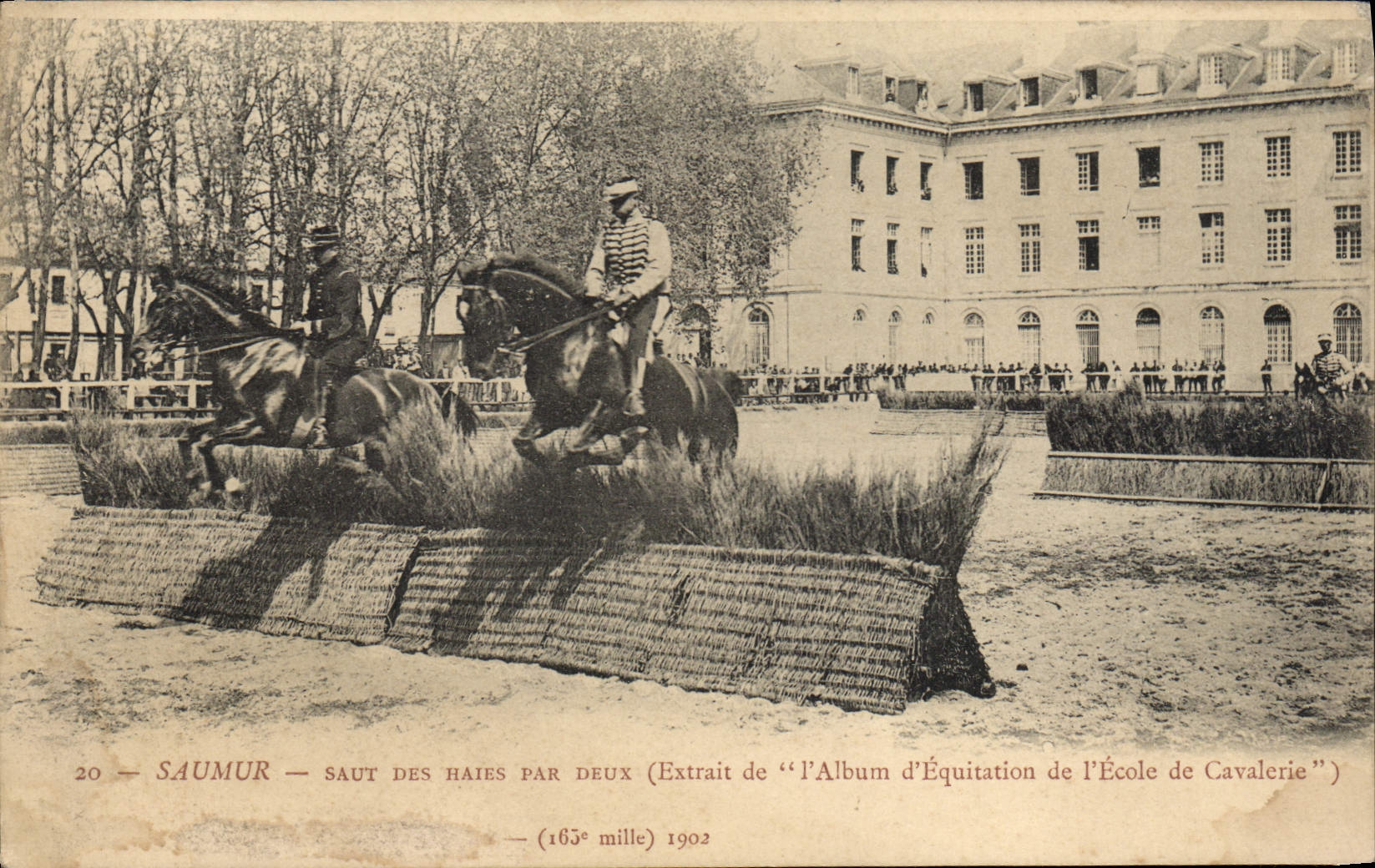 VINTAGE POSTCARD Horse Hippisme Saumur Jump of the hedges by two