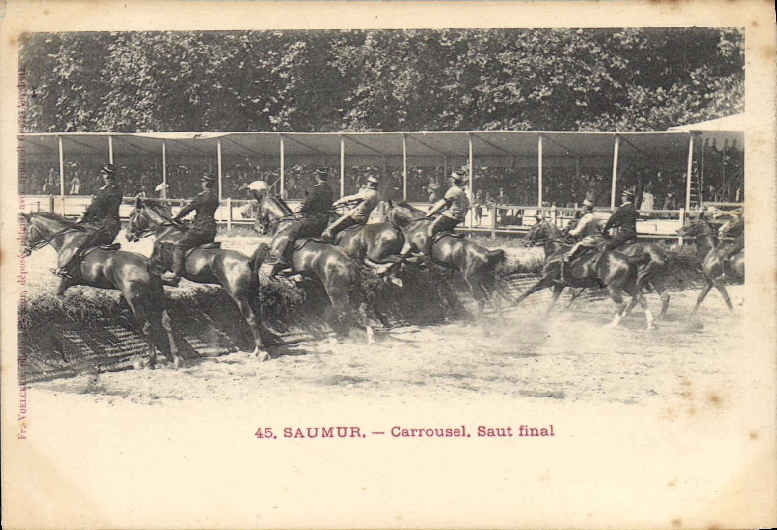 CPA Cheval Hippisme Saumur Carrousel Saut final