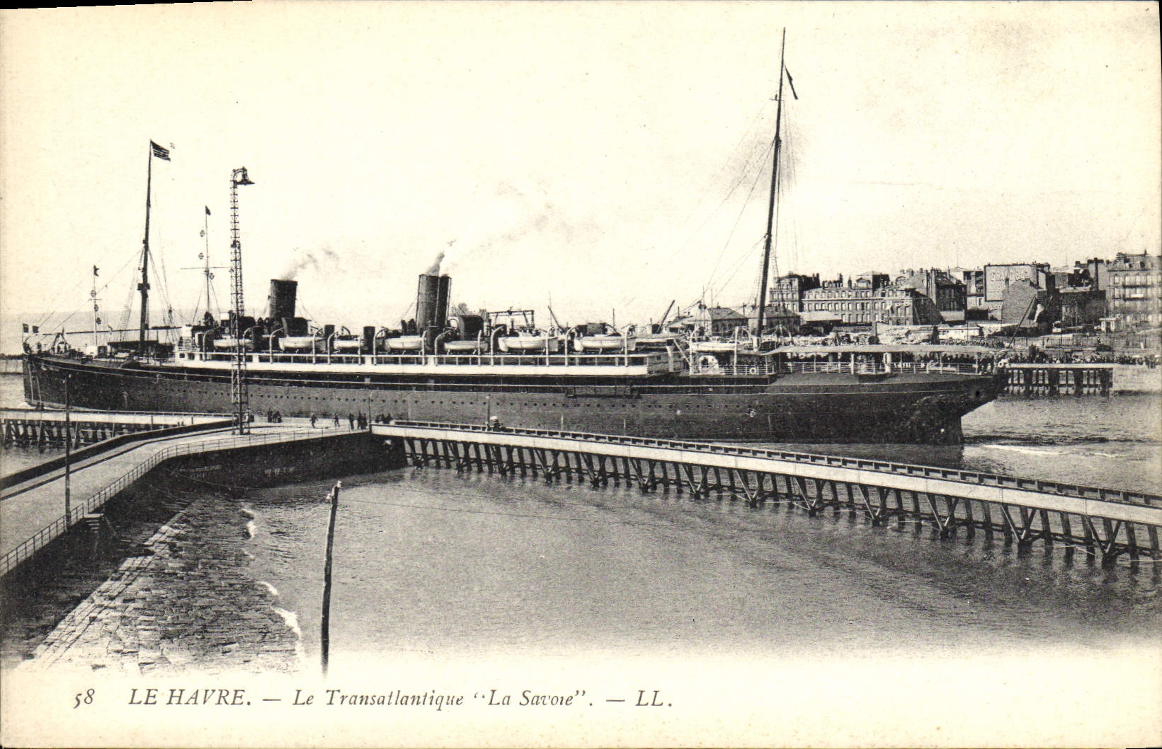 CPA Bateau Paquebot Le Havre La Transatlantique La Savoie