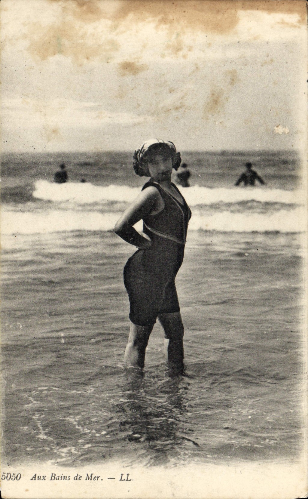 VINTAGE POSTCARD Woman Bathing suit With the sea bathings