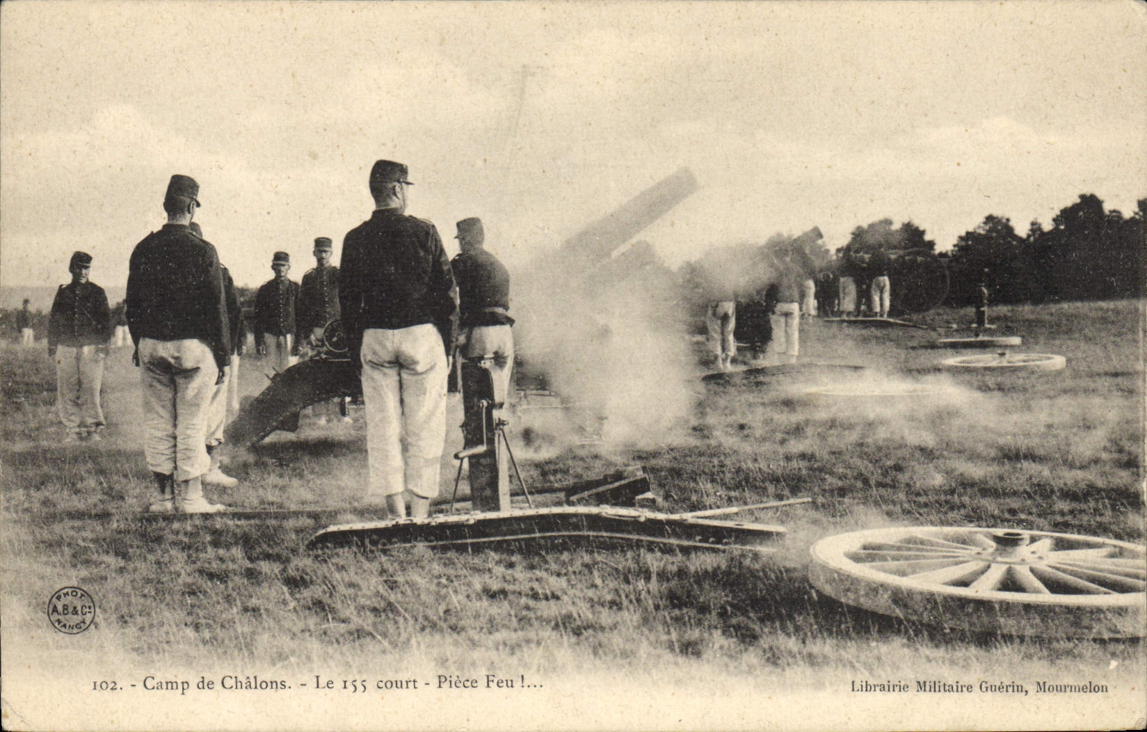 CPA Militaria Camp de Chalons Le 155 court Piece Feu
