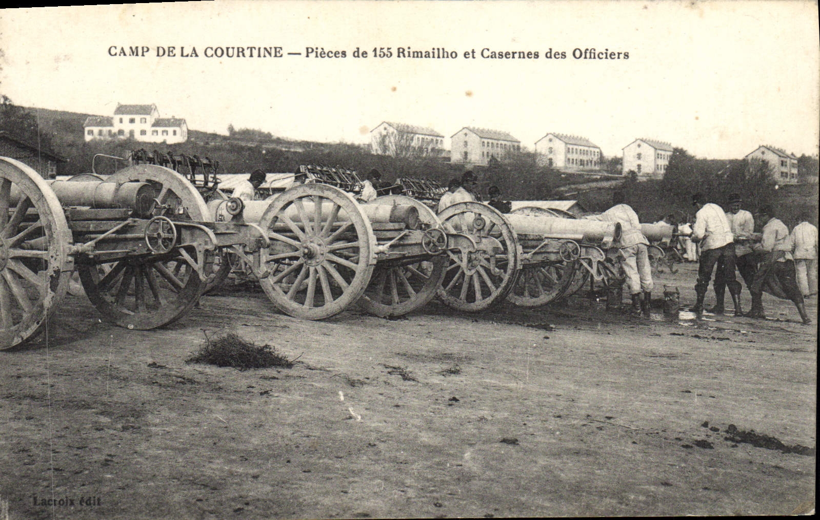 CPA Militaria Camp de la Courtine Pieces de 155 Rimailho et casernes des officiers 