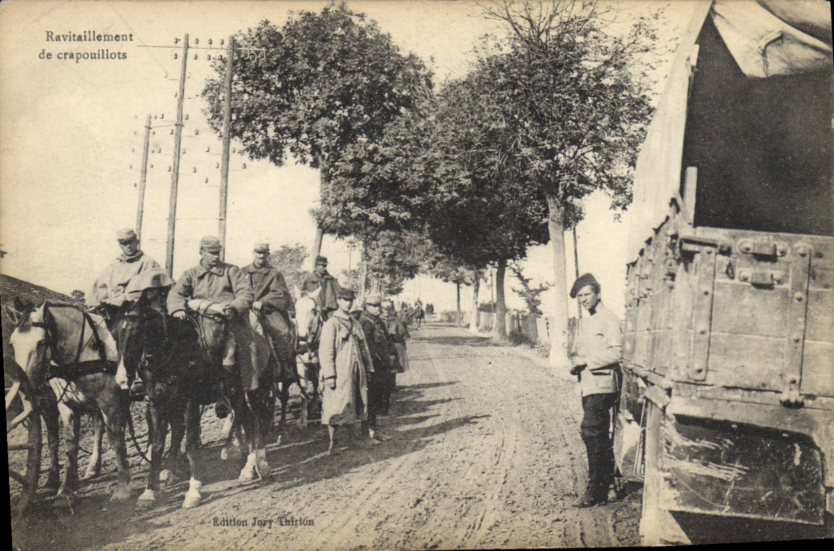 CPA Militaria Ravitaillement de crapouillots 