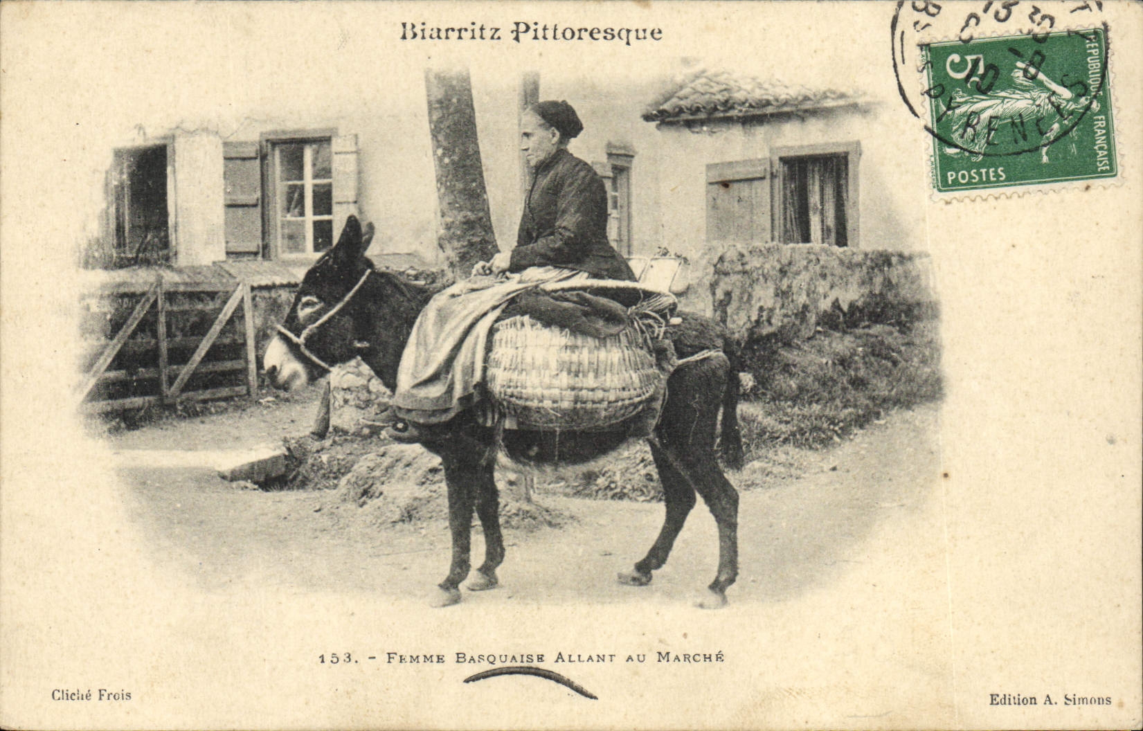 CPA Folklore Femme basquaise allant au marche Ane Mule Biarritz