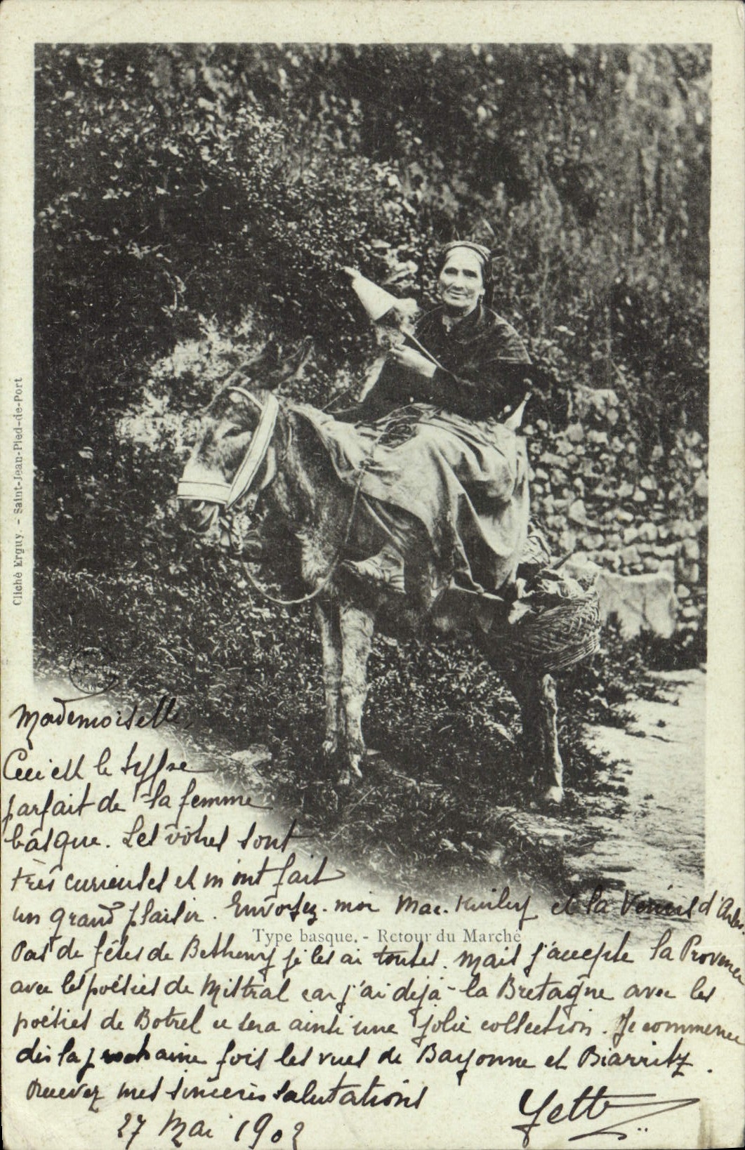 CPA Folklore Type basque Retour du marche Ane Mule 