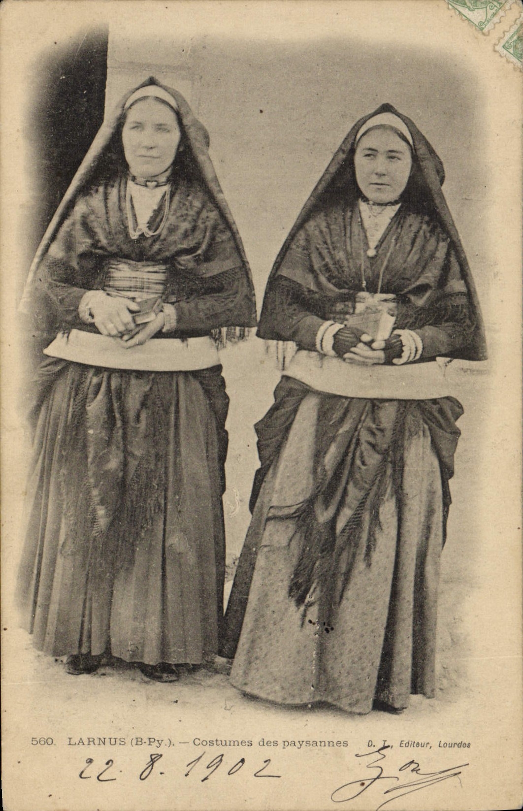 CPA Folklore Larnus Costumes des paysannes 