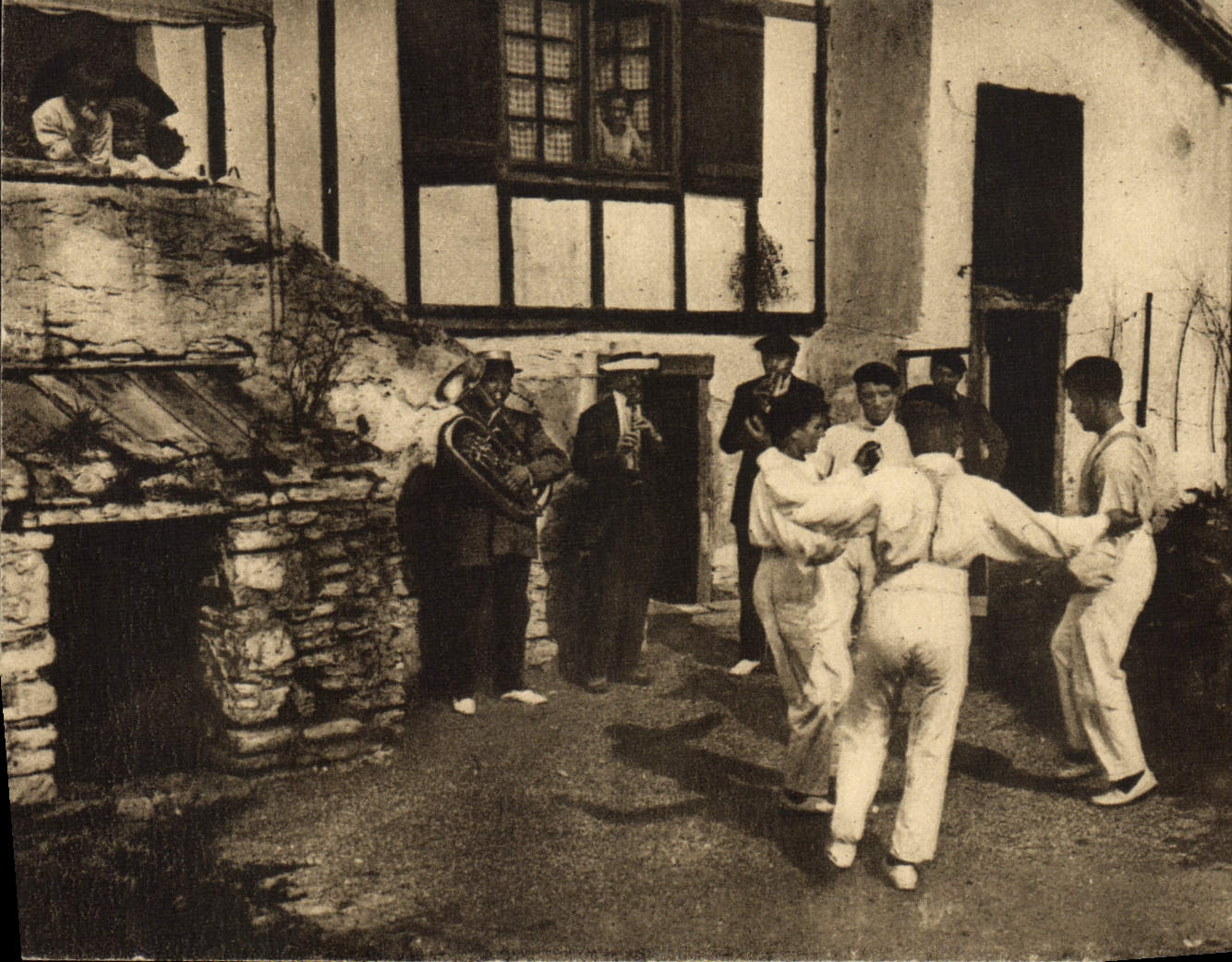 CPA Folklore Guethary Pays basque Danseurs basques Danse du Fandango