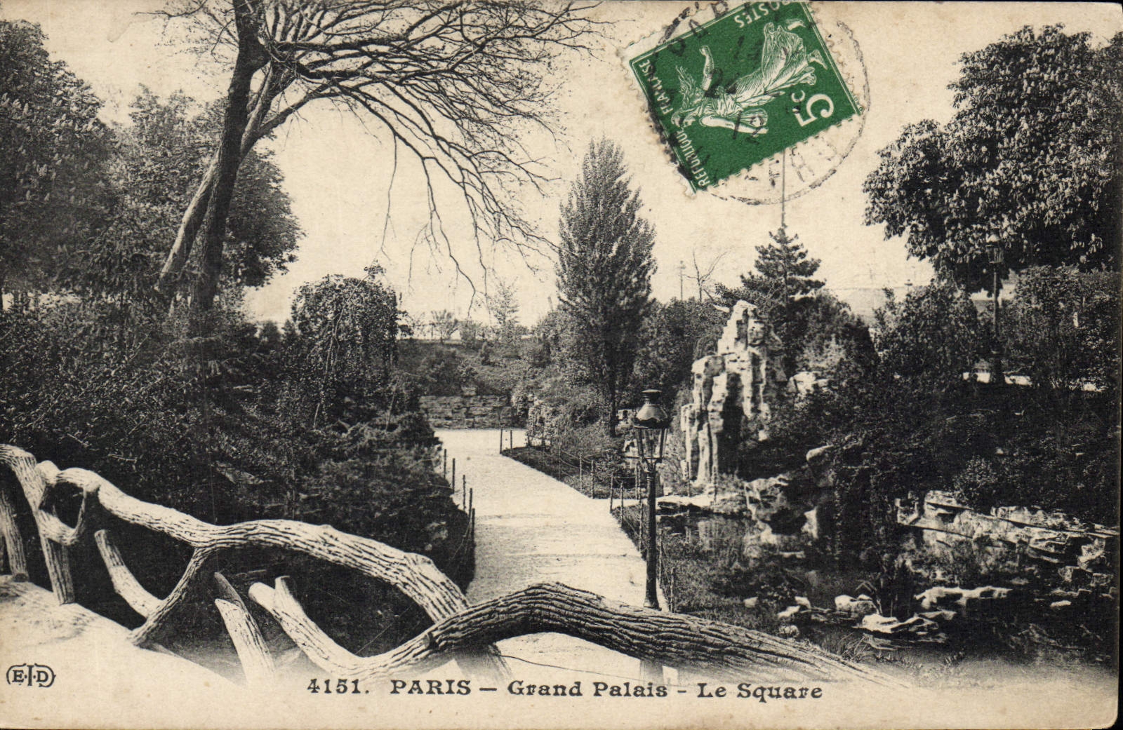 Palacio grande de París de la POSTAL de la VENDIMIA el jardín público