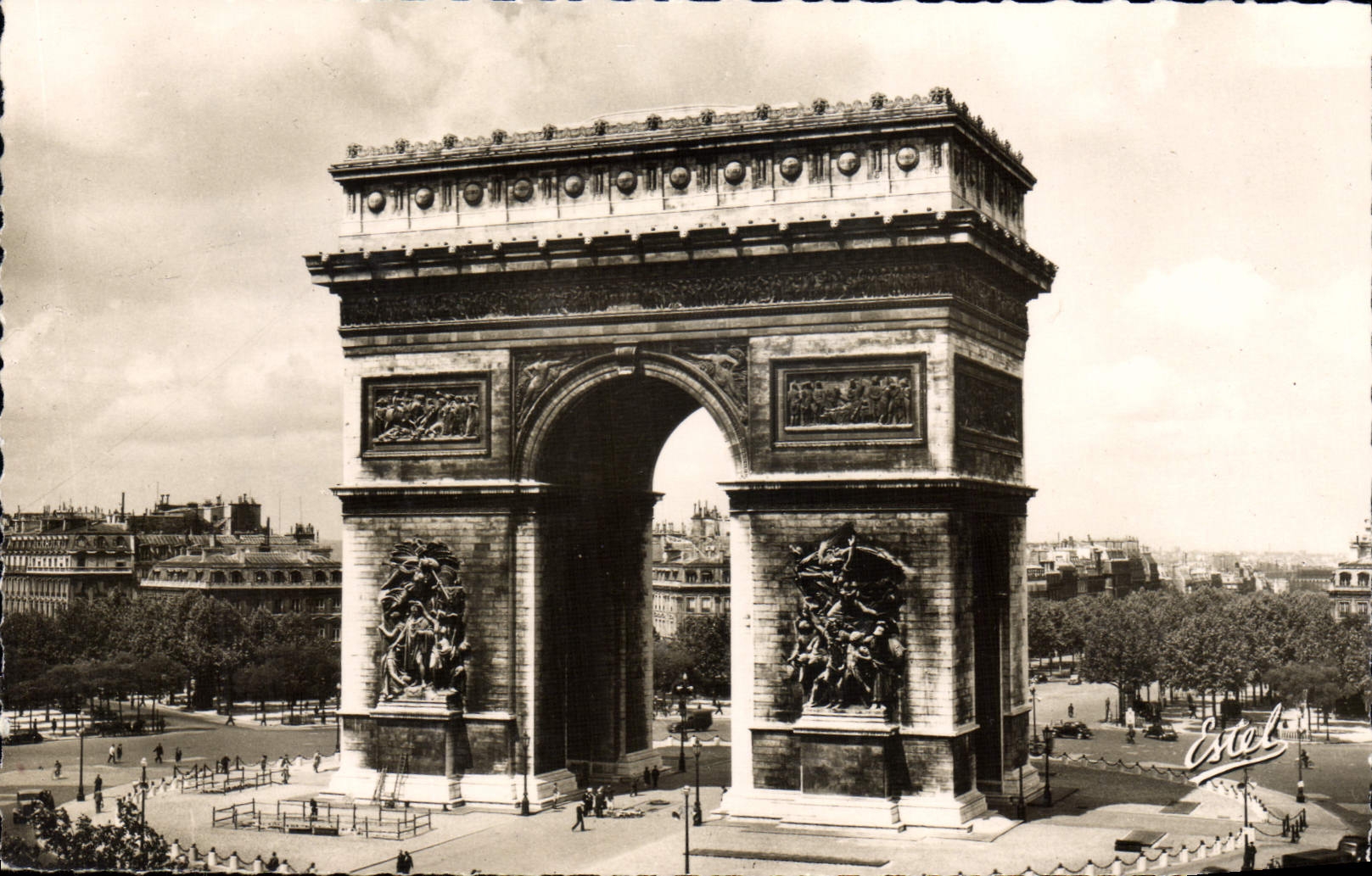 CPM Paris La Place De I'Etoile Et I'Arc De Triomphe