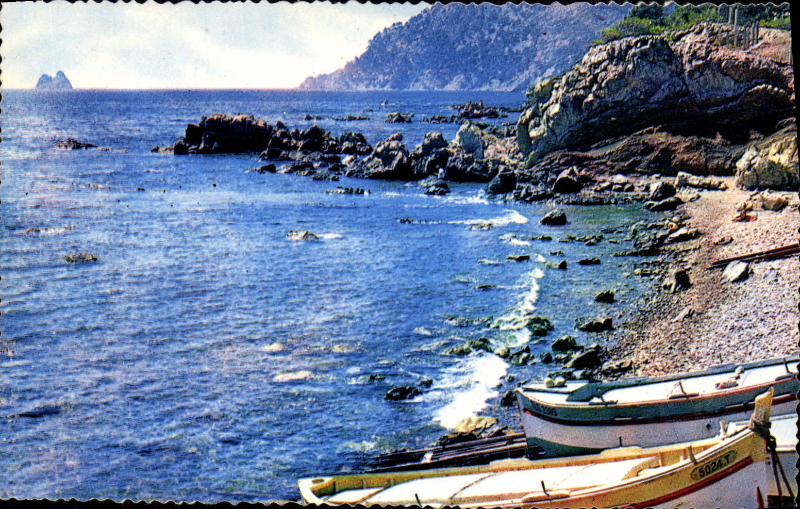 CPM Bandol Vue Sur les Deux Freres