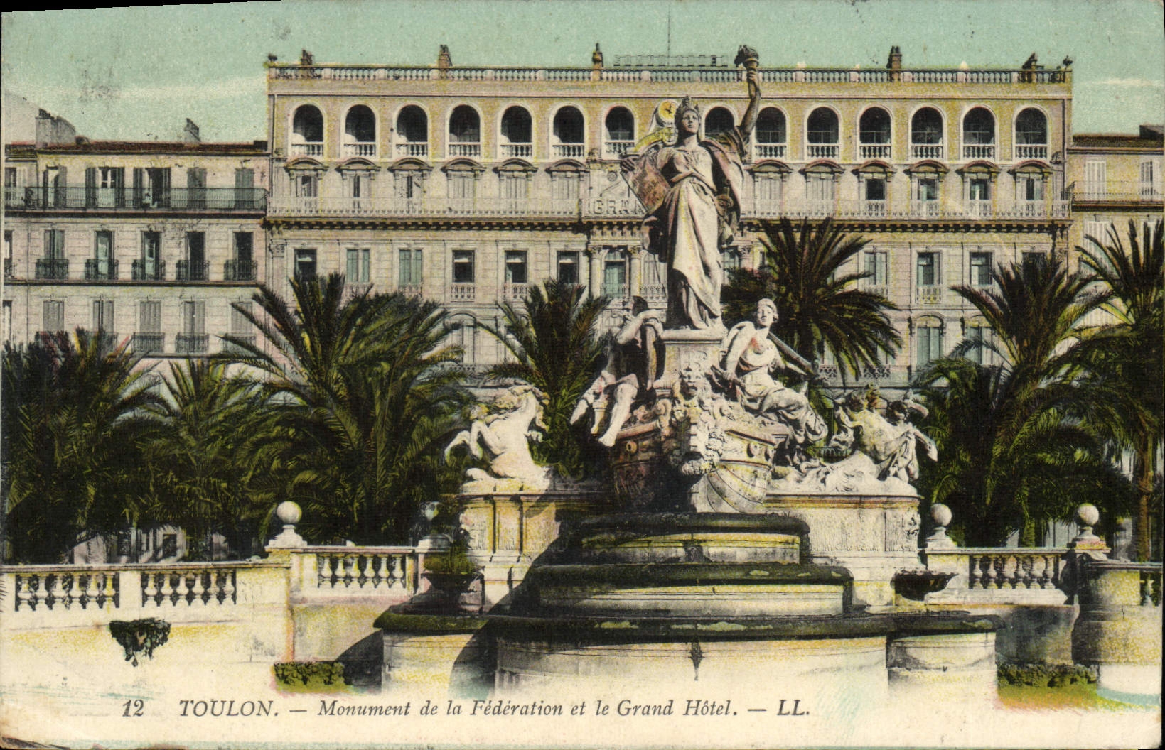 CPA Toulon Monument De La Federation Et Le Grand Hotel