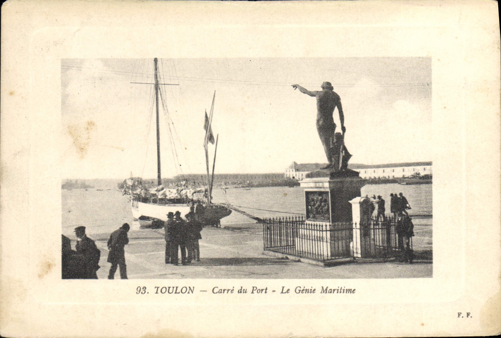CPA Toulon Carre Du Port Le Genie Maritime Bateau