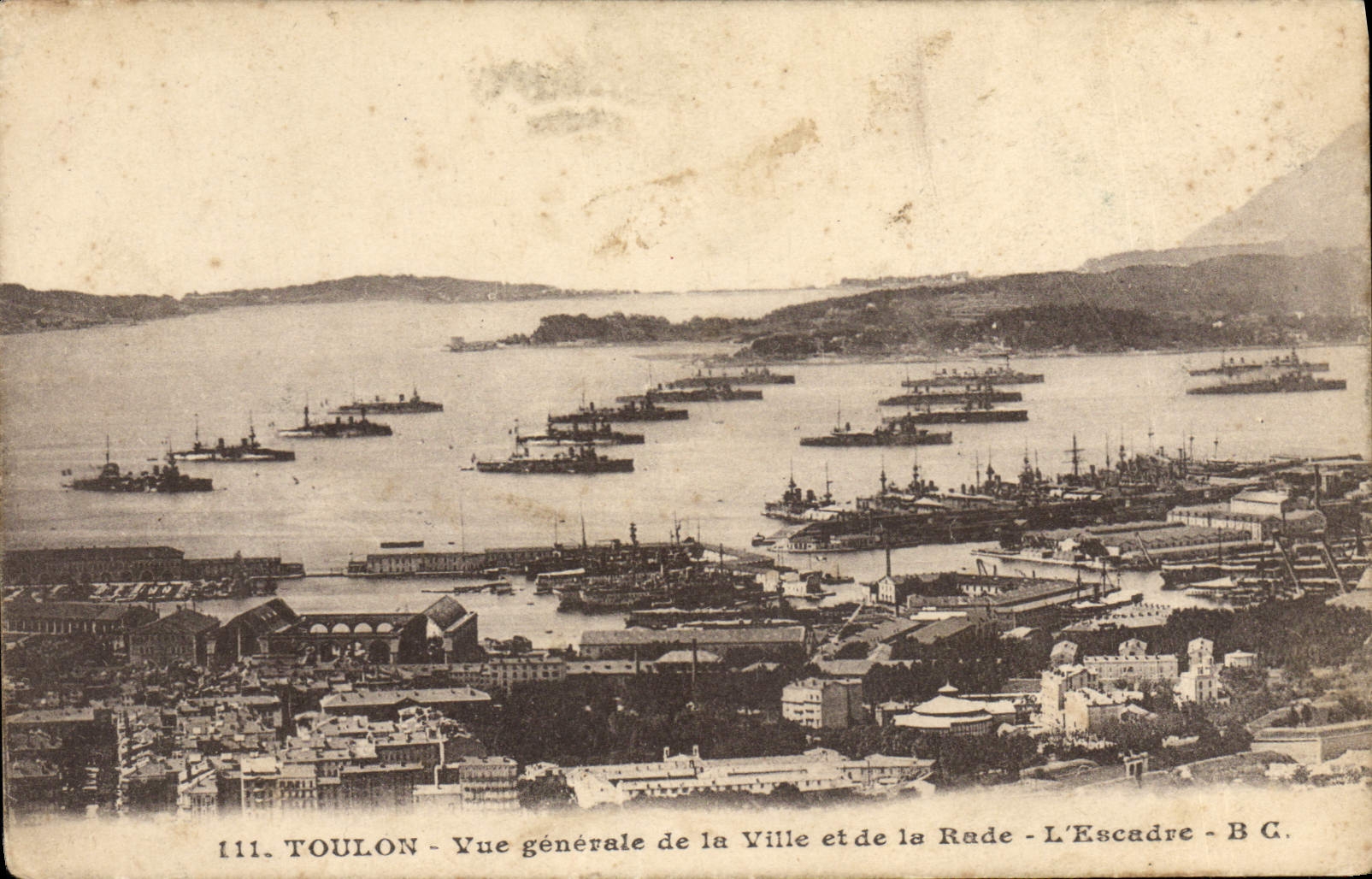 CPA Touloun Vue Generale De La Ville Et De La Rade L'escadre Bateaux