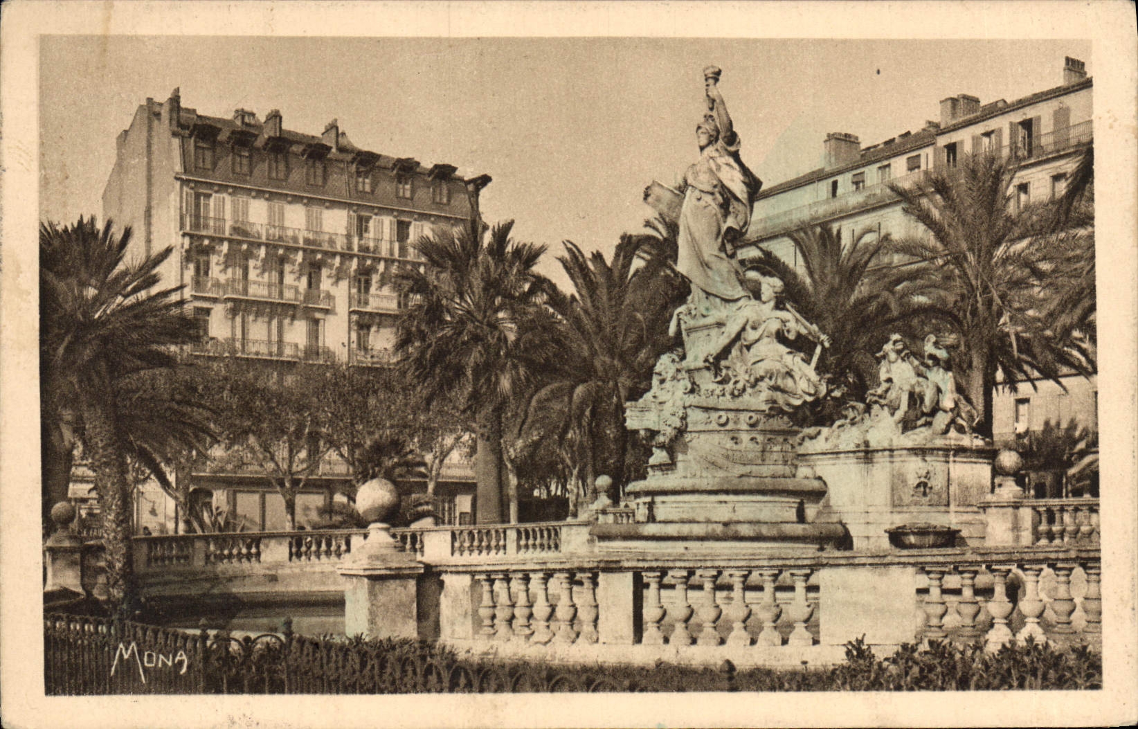 CPA Toulon La Place De La Liberte Le monument de la federation
