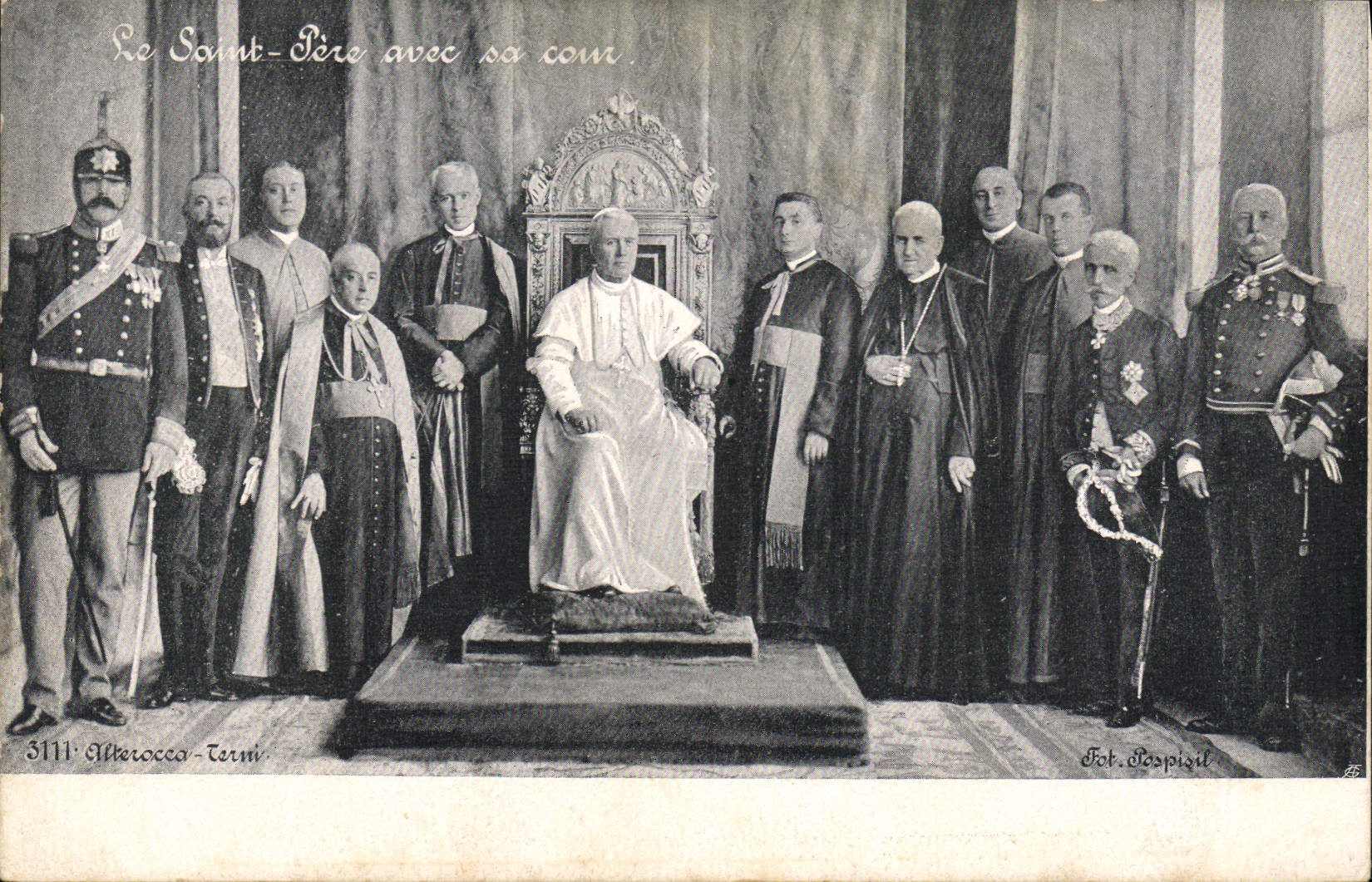 CPA Pape Le Saint Pere avec sa cour 