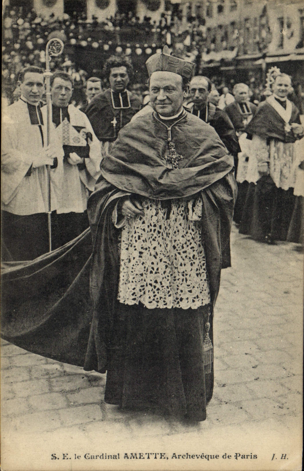 SE de la POSTAL de la VENDIMIA el arzobispo cardinal de Amette de París