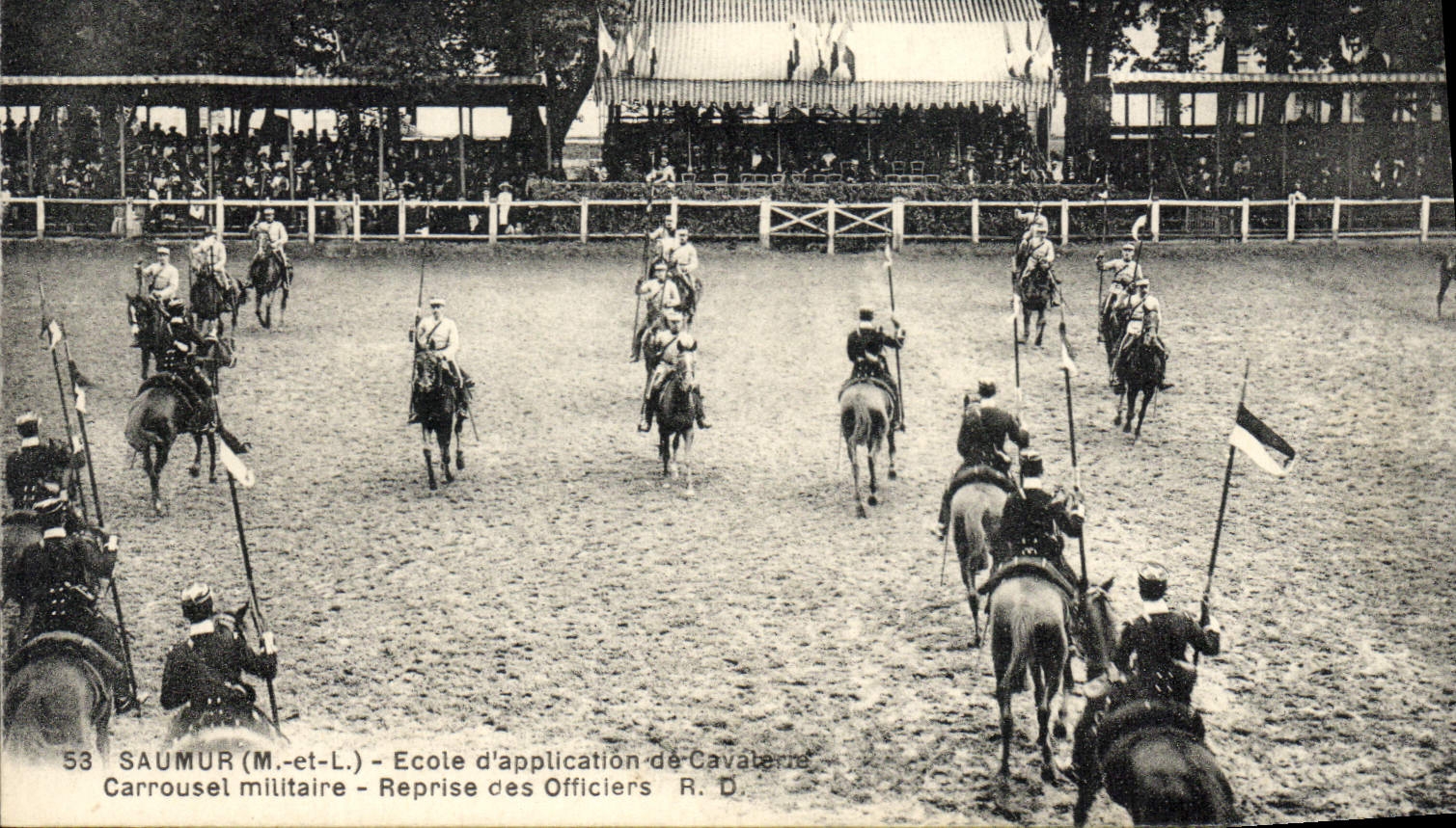 CPA Cheval Hippisme Saumur Ecole d'application de cavalerie Carrousel militaire Reprise des officiers