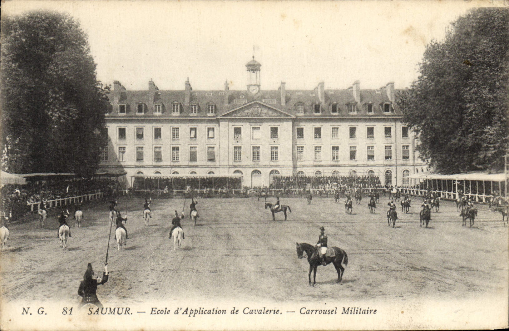CPA Cheval Hippisme Saumur Ecole d'application de cavalerie Carrousel militaire 